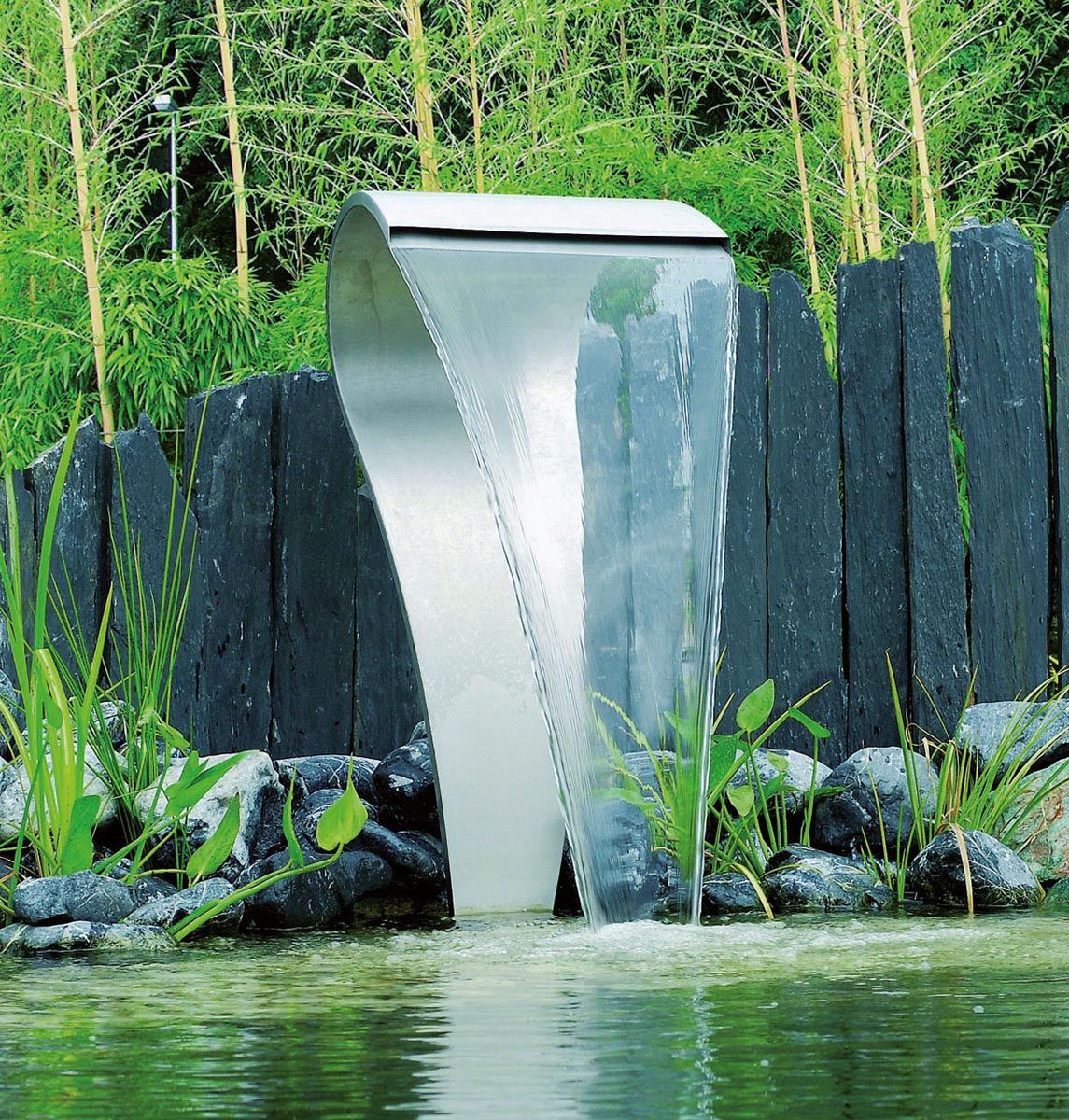 Wasserfall Boyama, aus Edelstahl, hellgrau glänzend, 400 x 300 x 900 mm Wasserfall Boyama, aus Edelstahl, hellgrau glänzend, 400 x 300 x 900 mm