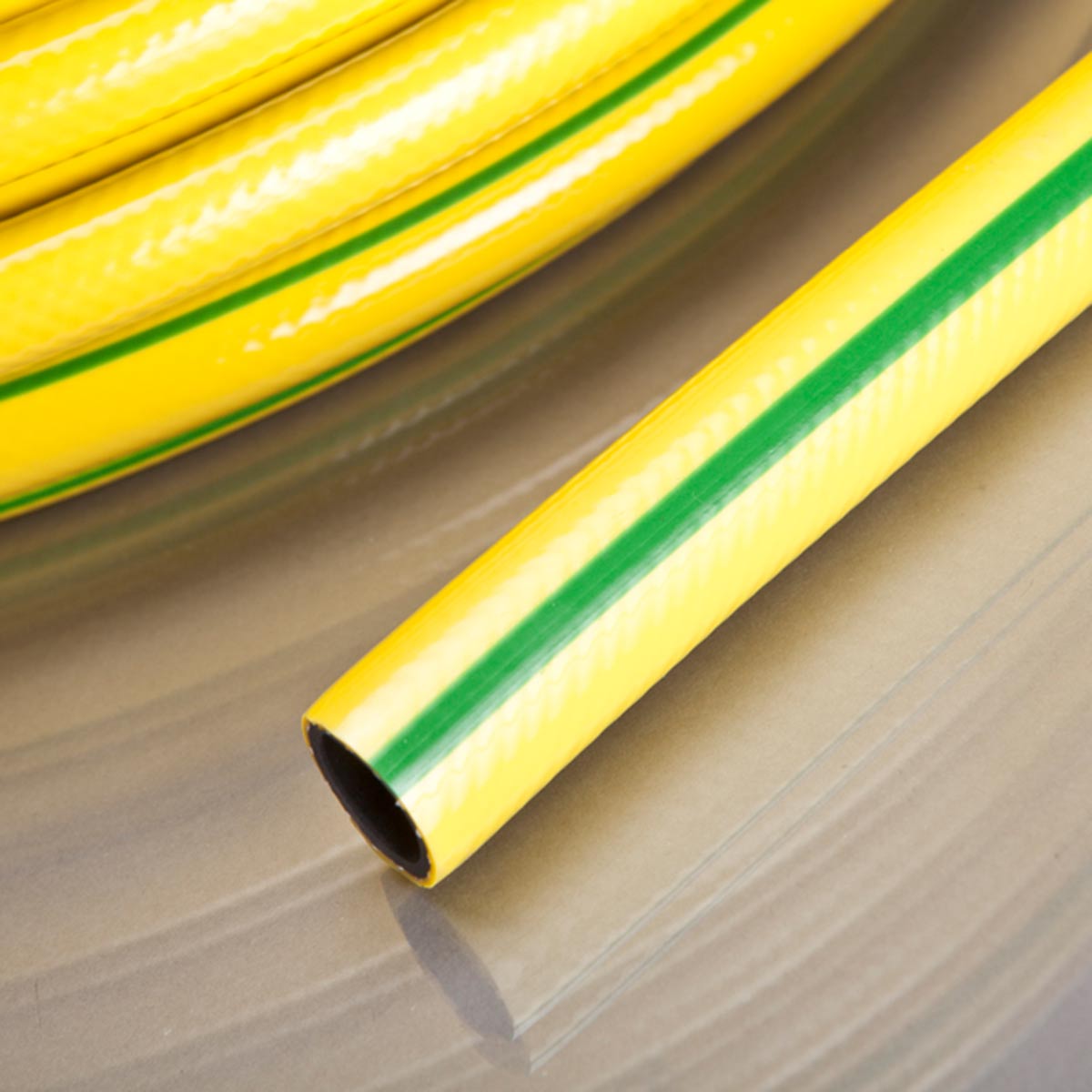 Gartenschlauch Classic Zuschnitt, aus PVC, gelb, L 50 m, d 15 mm, D 21 mm Gartenschlauch Classic Zuschnitt, aus PVC, gelb, L 50 m, d 15 mm, D 21 mm